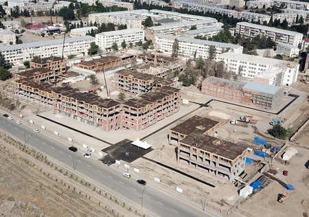 Dövlət başçısı MİDA-nın Gəncədə inşa etdiyi yaşayış kompleksinin tikintisi ilə tanış olub - YENİLƏNİB