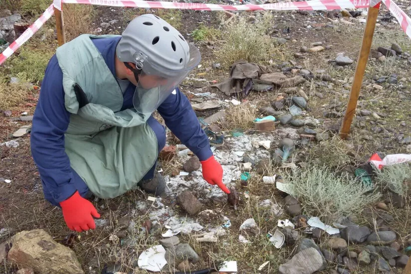 Gəncədə Nizami məqbərəsinin yanından qumbara tapılıb