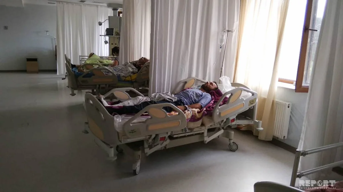 Lənkəranda taksi hasara çırpılıb, xəsarət alanlar var - YENİLƏNİB