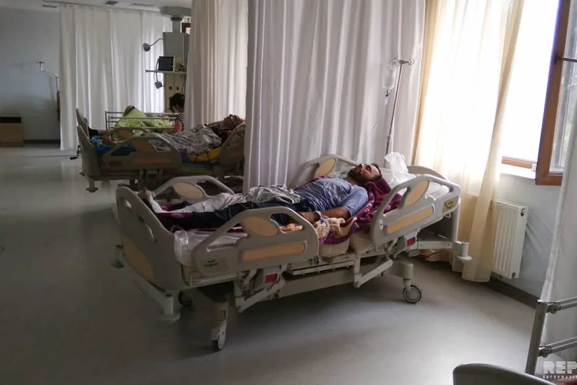 В Лянкяране такси врезался в забор, есть пострадавшие