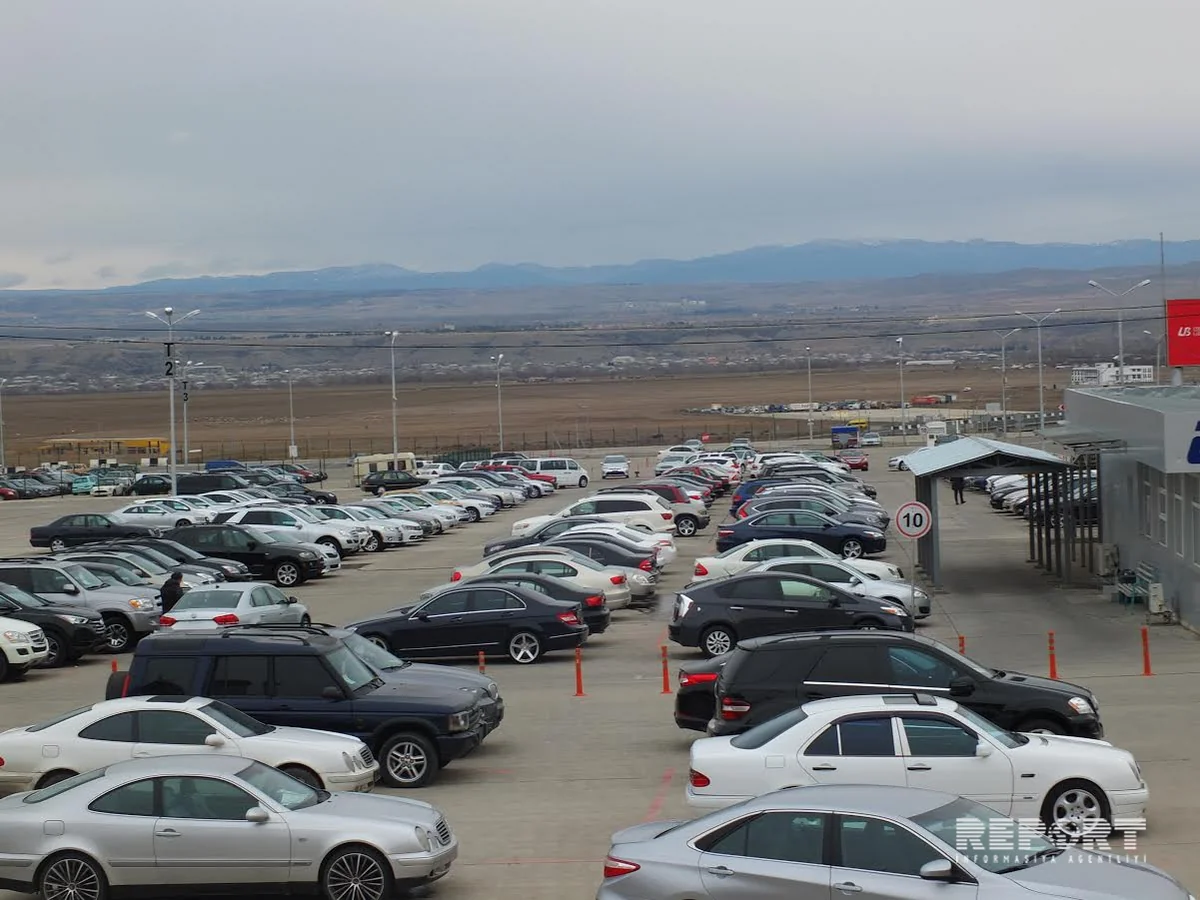 Azerbaijanis buy new and expensive cars, Armenians old and jalopy - REPORT