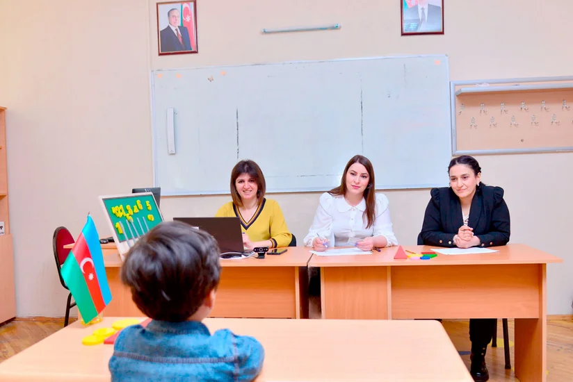 I sinfə qəbul üçün müsahibələr davam edir