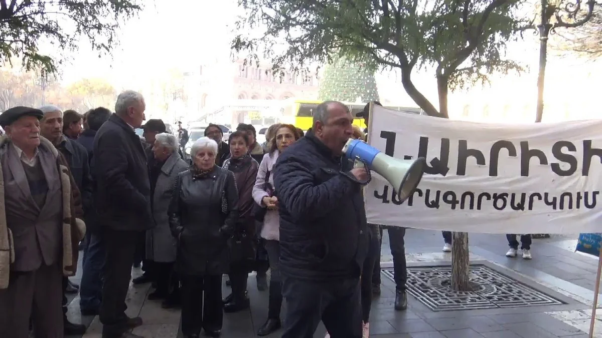 Ermənistanda keçmiş kimya zavodunun əməkdaşları etiraz aksiyası keçirib