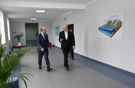 Prezident Bum qəsəbəsində tam orta məktəbin yeni binasının açılışında iştirak edib - YENİLƏNİB