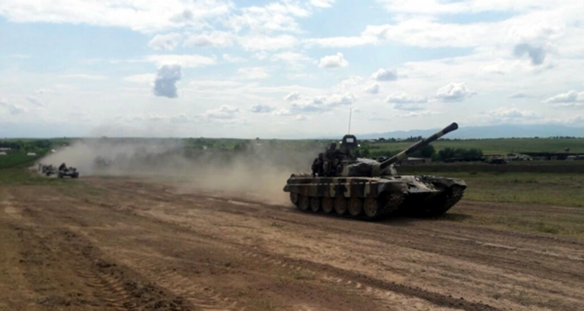 ​Cəbhə bölgəsində zirehli texnika qruplarının döyüş hazırlığı təlimi keçirilib