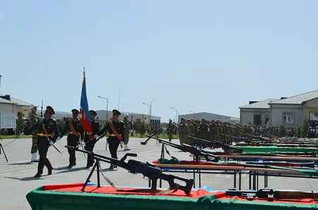 Müdafiə Nazirliyinin hərbi hissələrində andiçmə mərasimi keçirilib
