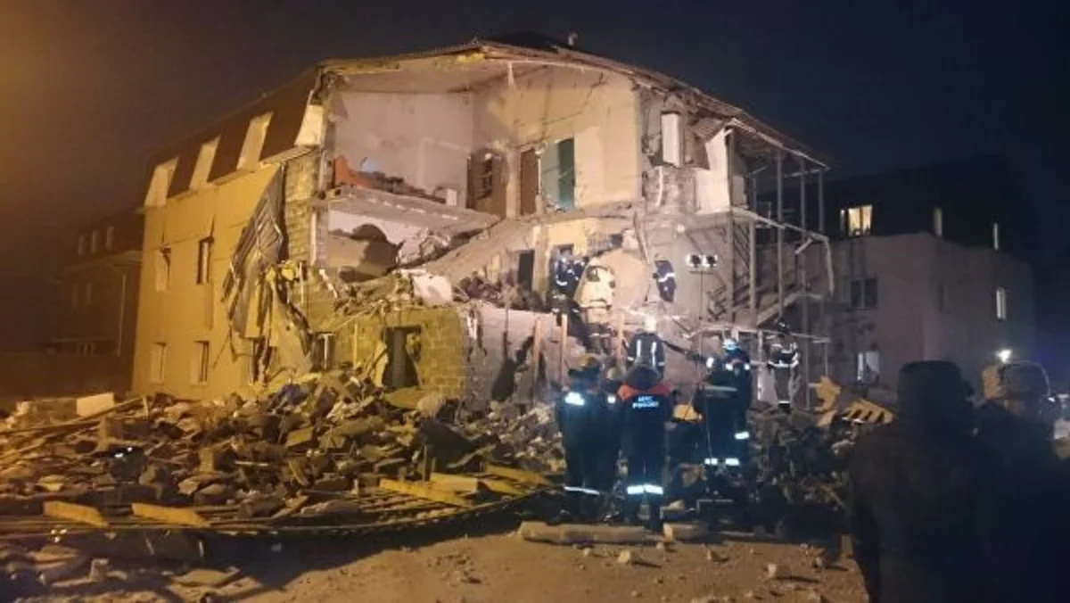 Rusiyada yaşayış binasında baş verən partlayış nəticəsində ölənlərin sayı artıb