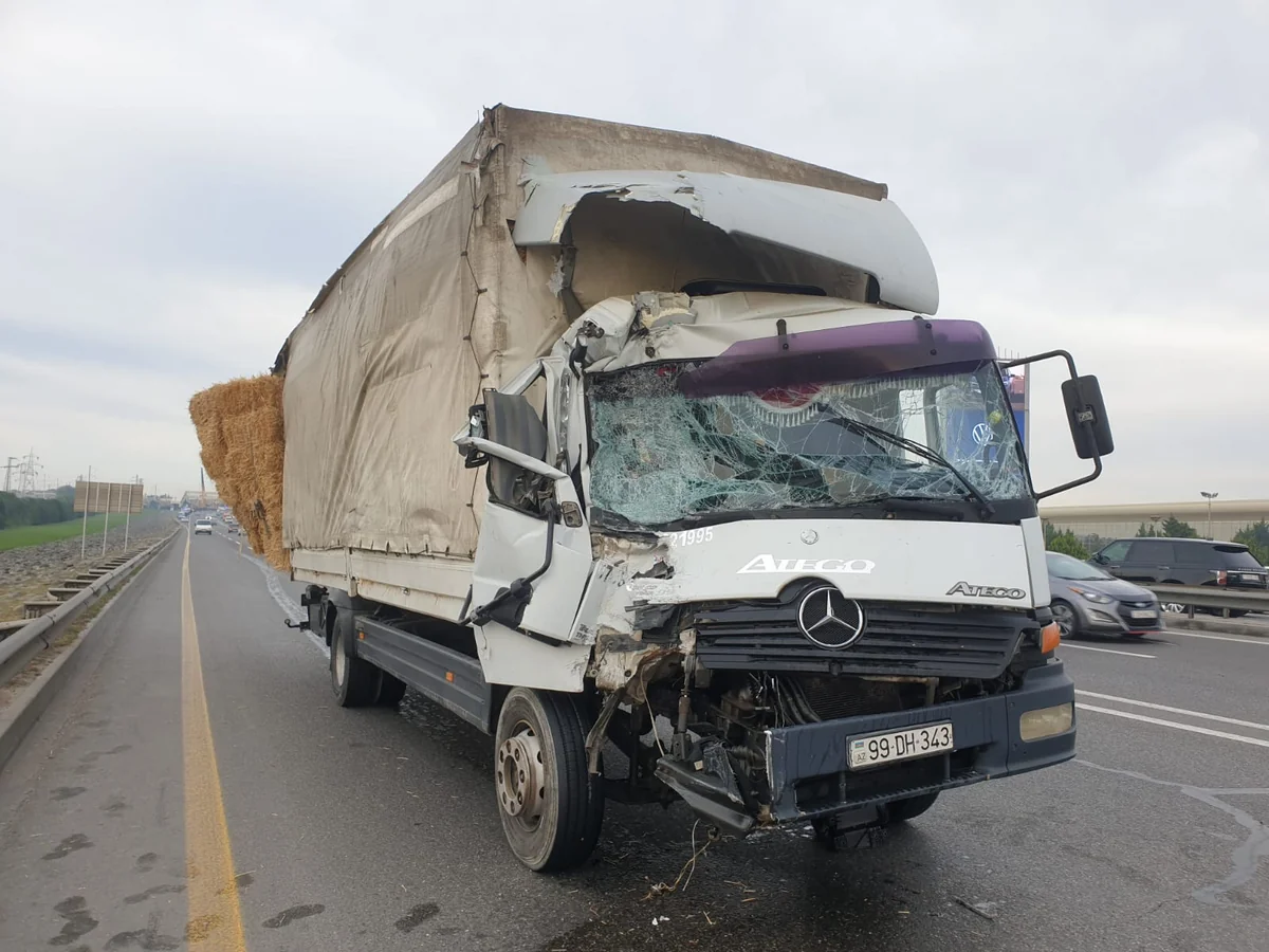 Тяжелое ДТП в Баку, 5 человек погибли, 13 человек находятся в тяжелом состоянии