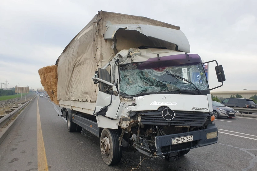 Bakıda yük maşını avtobusa çırpılıb, 5 nəfər ölüb, 21 nəfər yaralanıb