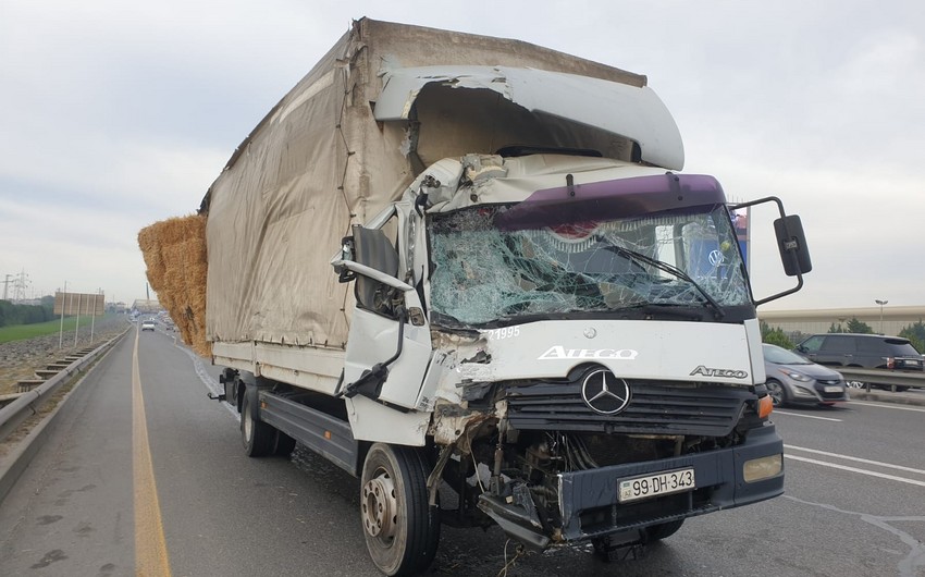 Тяжелое ДТП в Баку, 5 человек погибли, 13 человек находятся в тяжелом состоянии