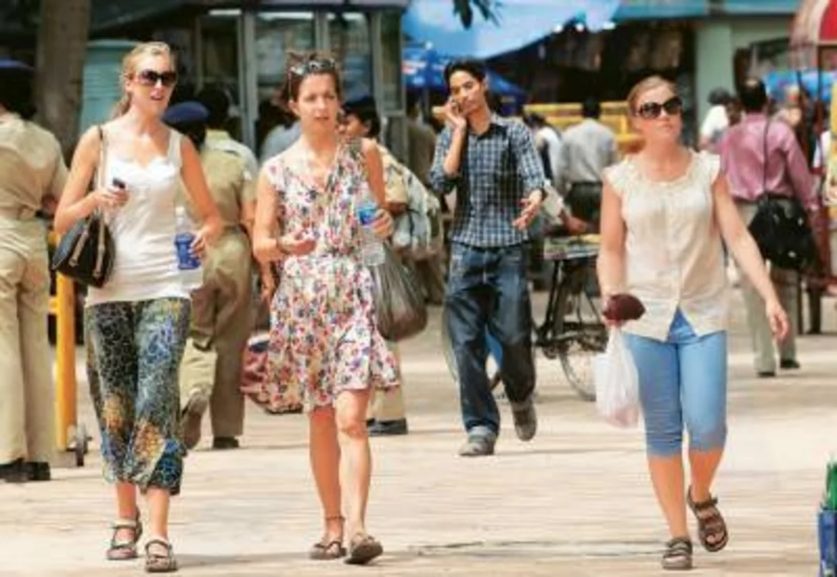 Rusiyalı turist Qobustan qoruğunda yıxılaraq xəsarət alıb