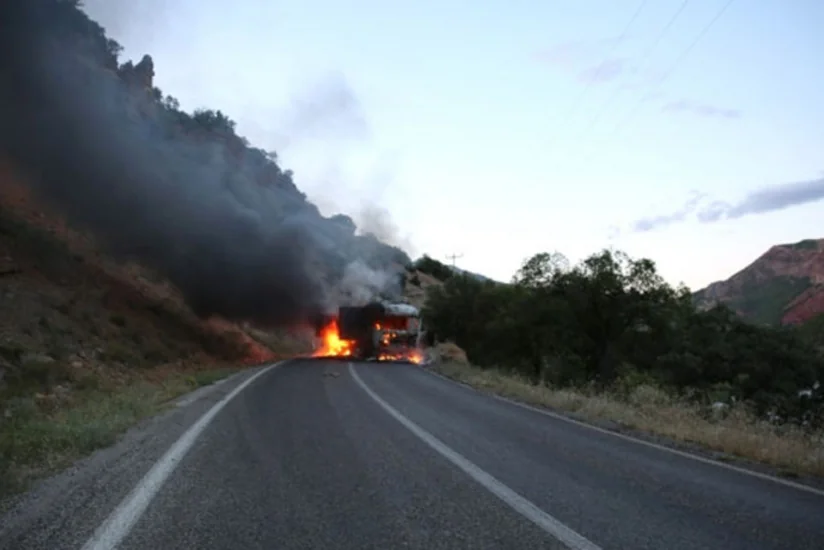 В Лянкяране группа лиц подожгла автомобиль, принадлежащий ОАО Азеришыг