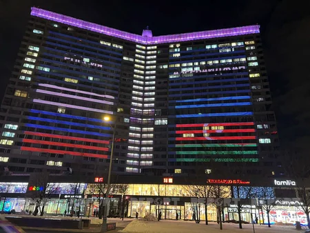 Moskvada Arbat küçəsindəki bina Azərbaycan bayrağının rənglərinə boyanıb