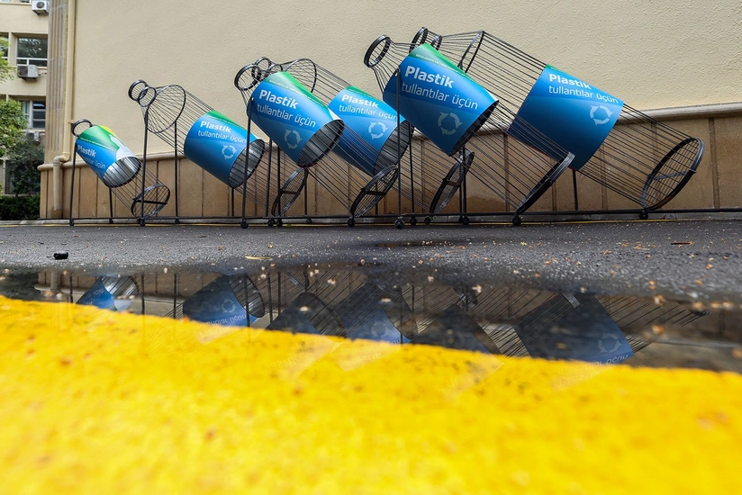 В столичных парках установлены контейнеры для сбора пластиковых отходов - ВИДЕО