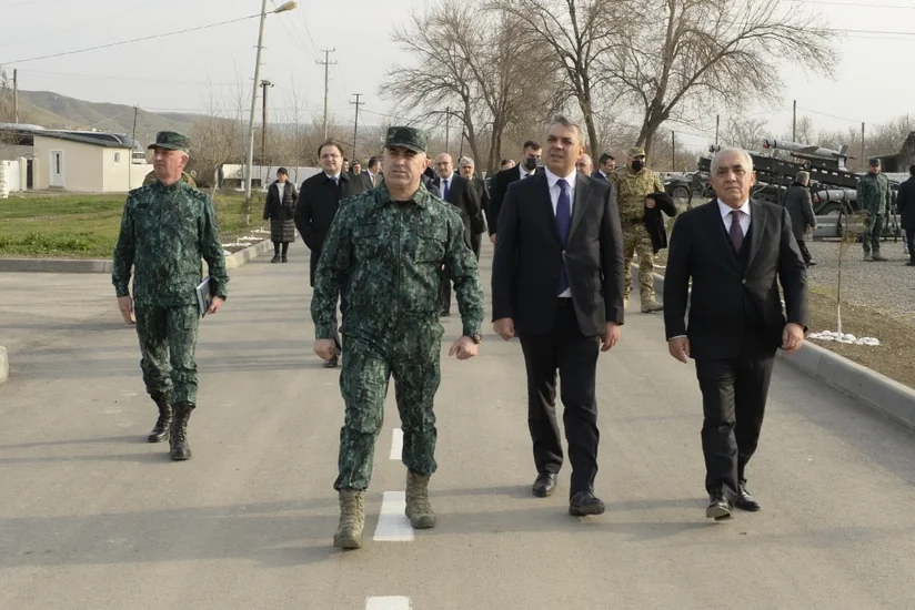 Али Асадов и Самир Нуриев посетили Отдельную пограничную дивизию в Губадлы