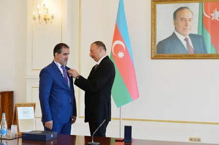 ​Prezident İlham Əliyevə Mətbuat Şurasının xüsusi mükafatı təqdim olunub - ƏLAVƏ OLUNUB
