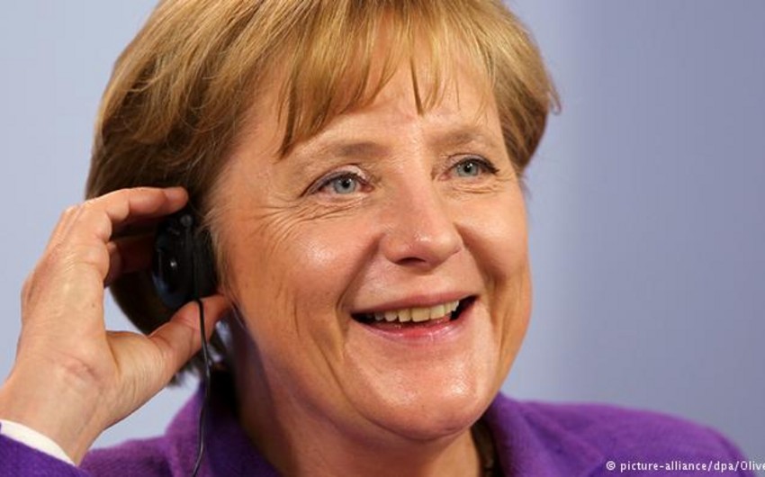 Angela Merkel İrana dair sazişi dərhal həyata keçirməyə çağırıb