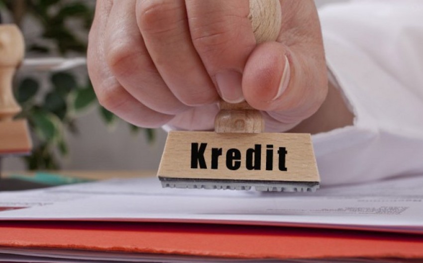 Azərbaycanda bank kreditləri ilə iqtisadiyyata sərmayə qoyuluşu illik 6% azalıb
