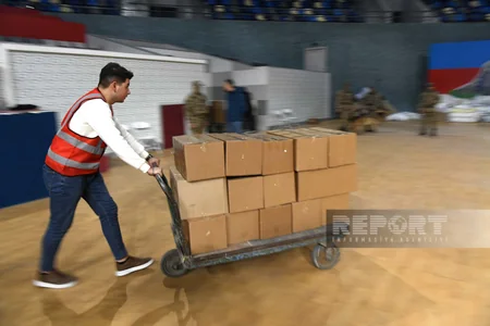 Bakıda Türkiyə üçün yardım toplanan məntəqədə ən çox ehtiyac duyulan ləvazimatlar açıqlanıb