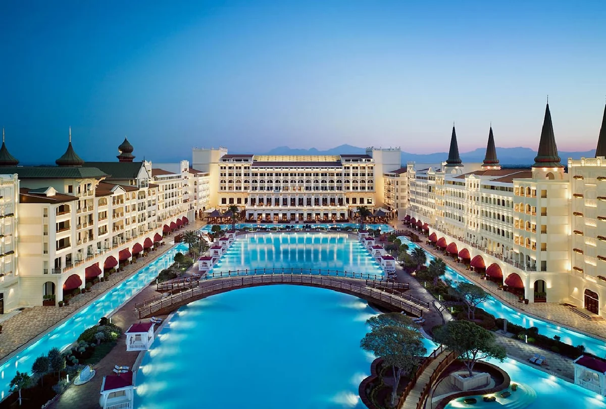Mardan Palace hotelinin borc səbəbindən suyu kəsilib