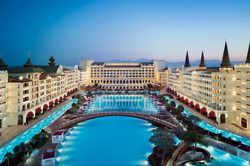 Mardan Palace hotelinin borc səbəbindən suyu kəsilib