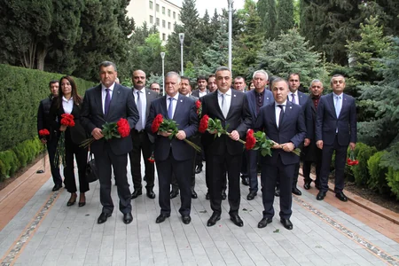 Vəkillər Kollegiyasının rəhbərliyi Heydər Əliyevin xatirəsini yad ediblər