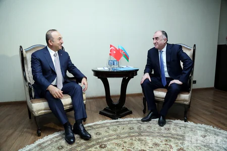 Bakıda Azərbaycan və Türkiyə XİN başçılarının görüşü başlayıb