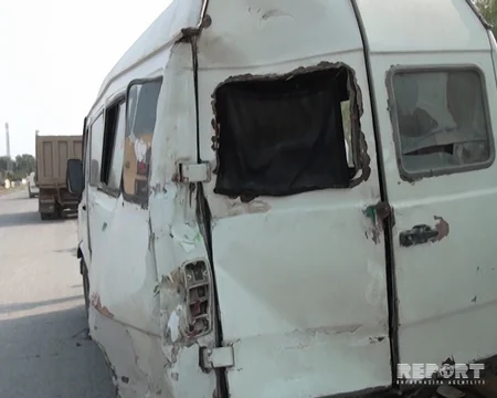 Bərdədə mikroavtobusla yük maşını toqquşub, xəsarət alan var - FOTO