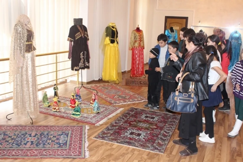 Özbəkistanda Qarabağ geyimlərinin daimi sərgisi açılıb