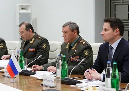 Начальник Генерального штаба ВС России встретился в Баку с председателем военного комитета НАТО