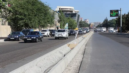 Bakının daha bir prospektində təmir işləri aparılır
