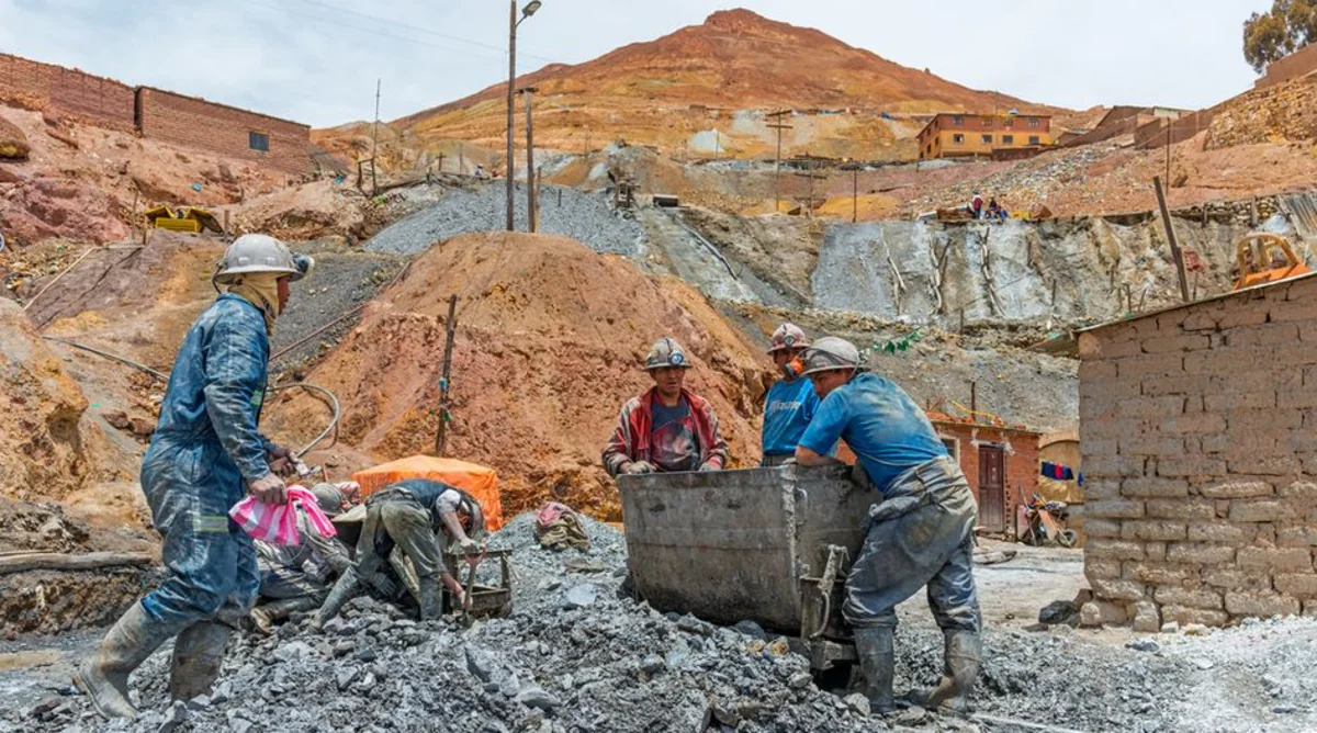 Boliviyada mədənçilər arasında dava düşüb, ölənlər var