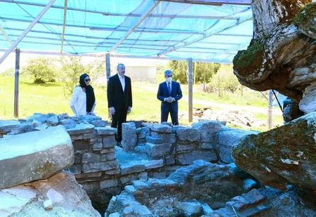 Prezident Pir Ömər Sultan ziyarətgahında bərpa-konservasiya işləri ilə tanış olub - YENİLƏNİB