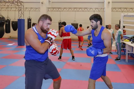 Sahil Babayev və Fərid Qayıbov boks millisinin məşqini izləyib