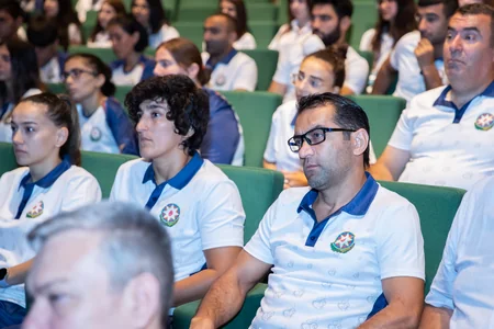 Dünya və Avropa çempionatlarına yola düşəcək paralimpiyaçılarla görüş keçirilib