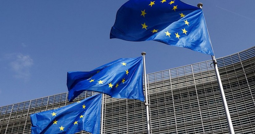 Euractiv: ЕС сражается с дезинформацией, распространяемой Кремлем посредством ИИ