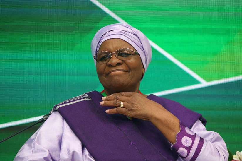 Namibiyada ilk dəfə qadın Prezident olub