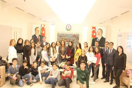 Məktəblilər “Bakı Metropoliteni”nin təlim-tədris mərkəzində olub