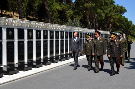 Azərbaycan Silahlı Qüvvələrinin Baş Qərargah rəisi belaruslu həmkarı ilə görüşüb