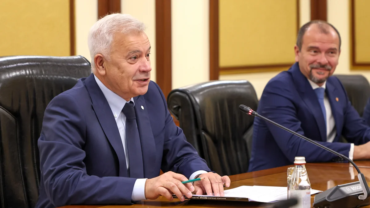 Kazakh PM, head of Lukoil mull development of oil fields