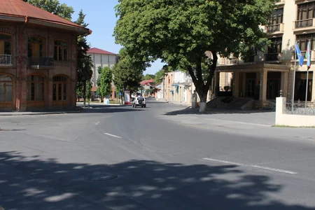 Polis Şəkidə sərt karantin rejiminə nəzarət edir