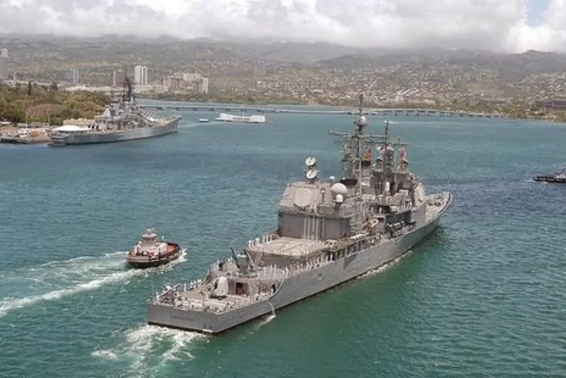 ​İran sularında iki ABŞ hərbi gəmisi saxlanılıb