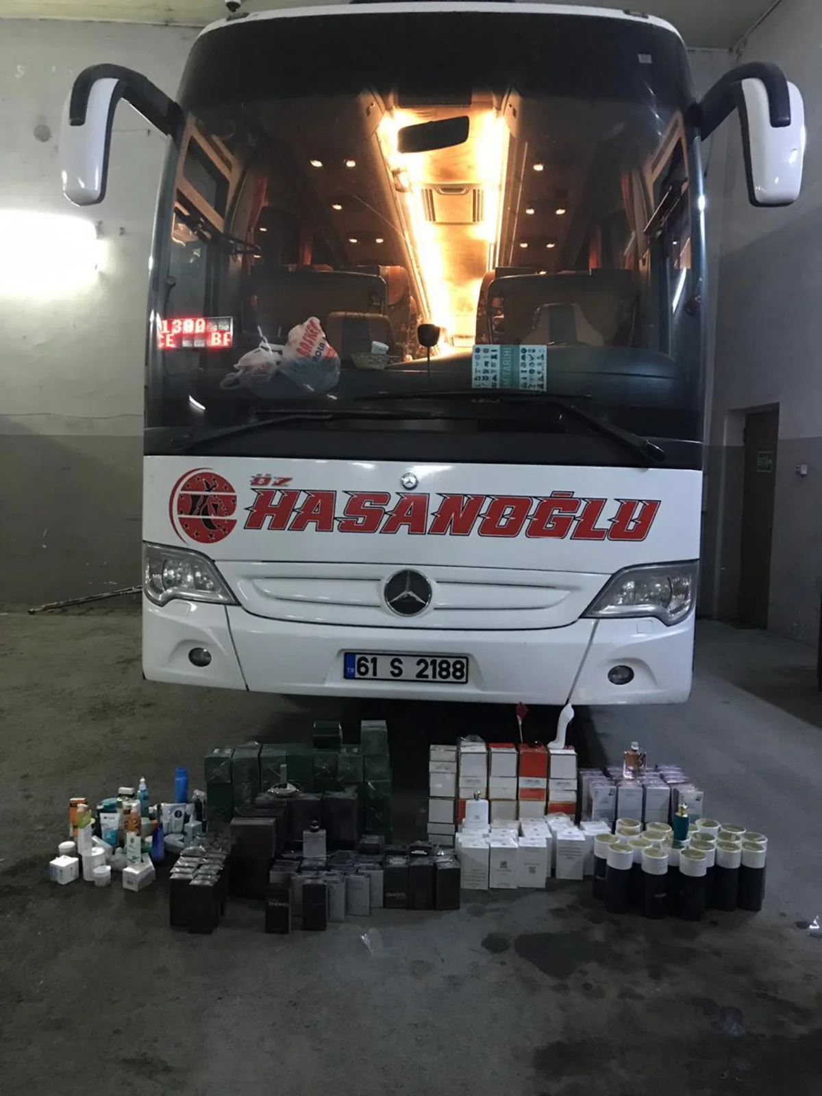 Gürcüstandan Azərbaycana qanunsuz yolla gətirilən xeyli sayda parfümeriya vasitələri aşkarlanıb