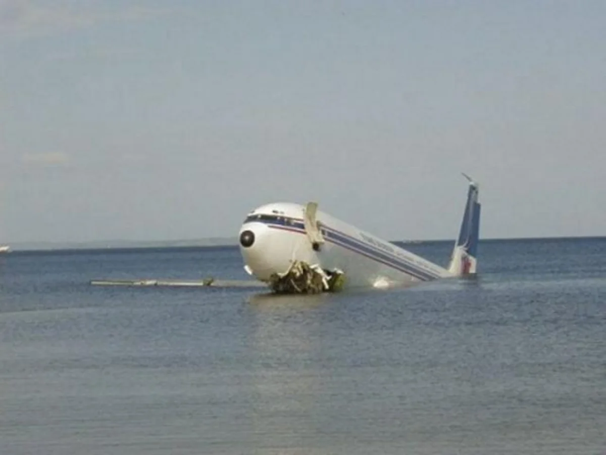 Самолет ВМФ Индии потерпел крушение в море