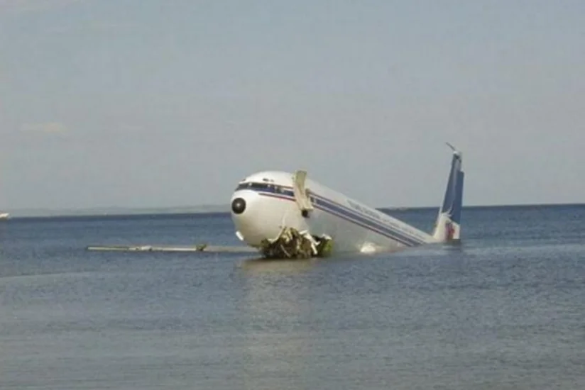 Самолет ВМФ Индии потерпел крушение в море