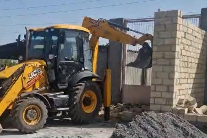 Şəmkirdə qanunsuz tikililər sökülüb