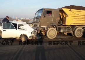 Kürdəmirdə “KaMAZ” və “VAZ-2107” toqquşub, ata və oğul ölüb