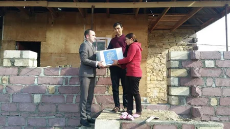 Heydər Əliyev Fondu aztəminatlı ailələrə Novruz sovqatları paylayır