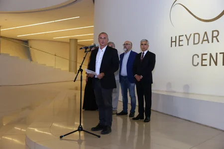 Heydər Əliyev Mərkəzində “Görünməyənin cizgiləri” sərgisi açılıb