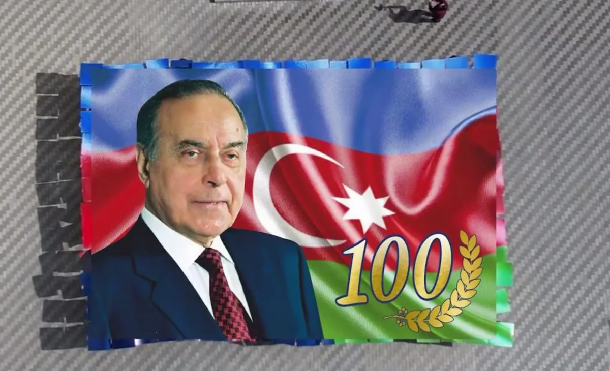 ADU-da Heydər Əliyev-100 adlı fləşmob təşkil edilib - VİDEO